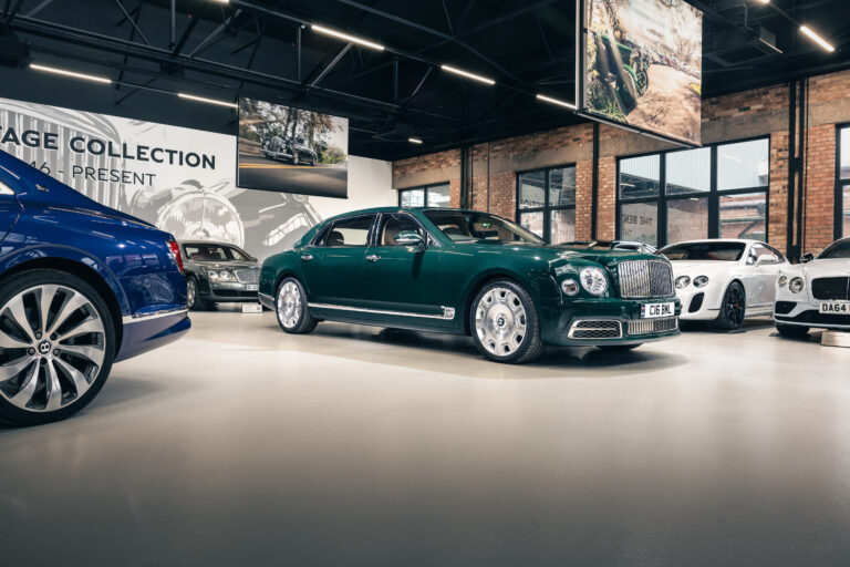 เบนท์ลีย์ มอเตอร์ส เผยโฉมรถยนต์พระที่นั่ง Mulsanne คันสุดท้ายของสมเด็จพระราชินีนาถเอลิซาเบธที่ 2