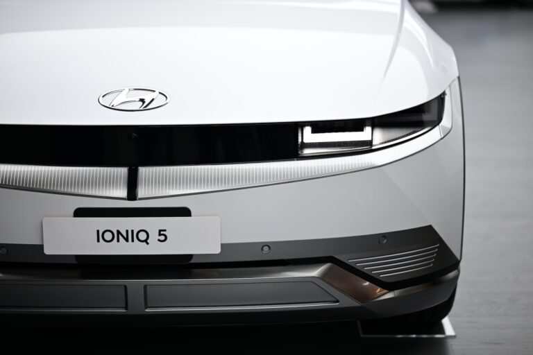 Hyundai IONIQ 5 รถยนต์ไฟฟ้าแห่งอนาคต อัดแน่นด้วยดีไซน์สุดล้ำ สมรรถนะเหนือชั้น และระบบความปลอดภัยมาตรฐานยุโรป