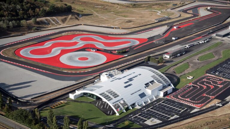 ปอร์เช่ พาฝันสู่ความจริง: เปิดตัว Porsche Experience Centre แห่งใหม่ ณ โตรอนโต แคนาดา